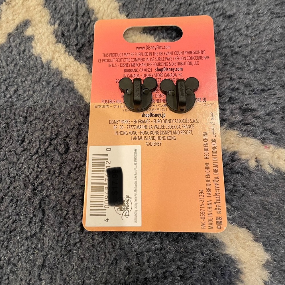 NWT Meeko Fall Pin - Picture 2 of 2